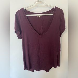Aritzia Wilfred v neck tshirt